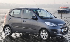 A black Hyundai i10